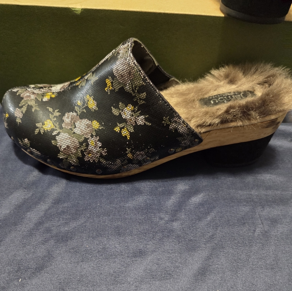 Jambu Black Floral Mules with Faux Fur - Picture 7 of 11